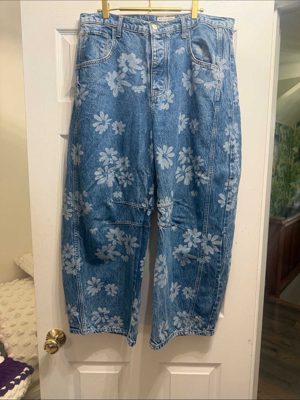 Free People We the Free Flower Barrel Leg Jeans Size 31